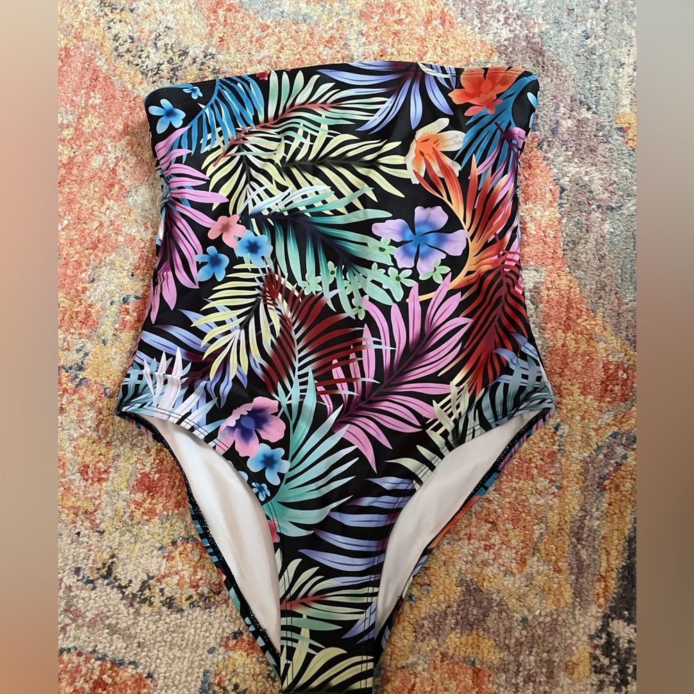 Women’s SHEIN Strapless Swimsuit